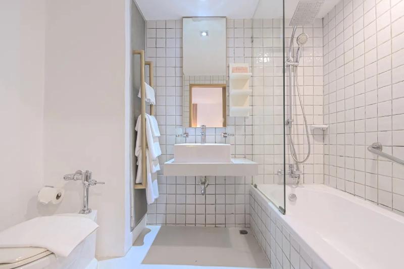 Ramada by Wyndham Phuket Southsea - Oda