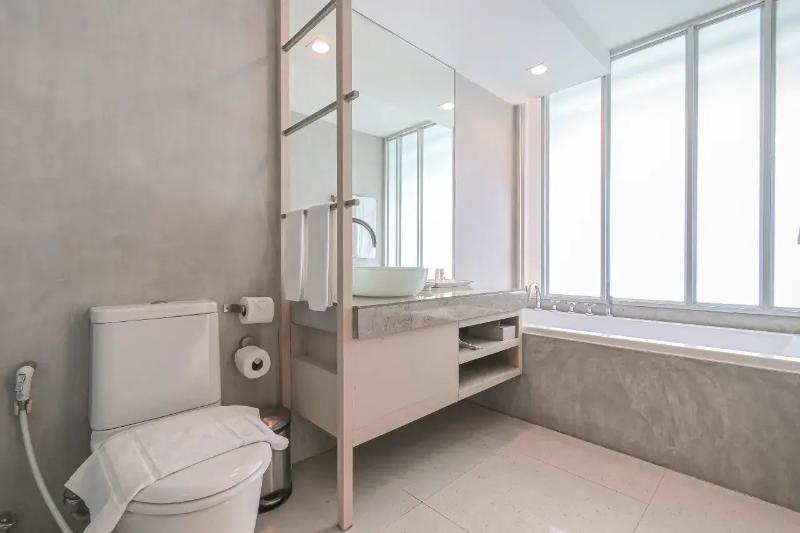 Ramada by Wyndham Phuket Southsea - Oda