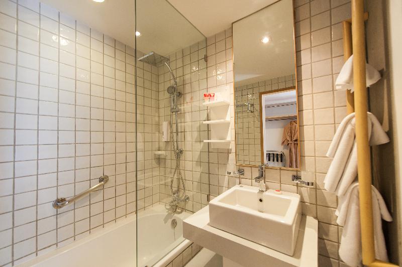 Ramada by Wyndham Phuket Southsea - Oda