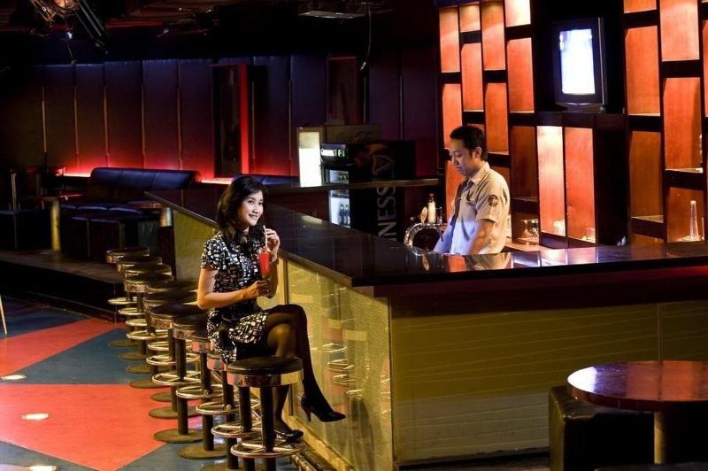 The Sunan Hotel Solo - Bar