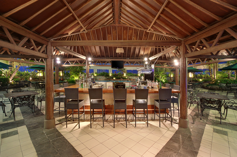 Hotel Ciputra Jakarta managed by Swiss-Belhotel - Bar