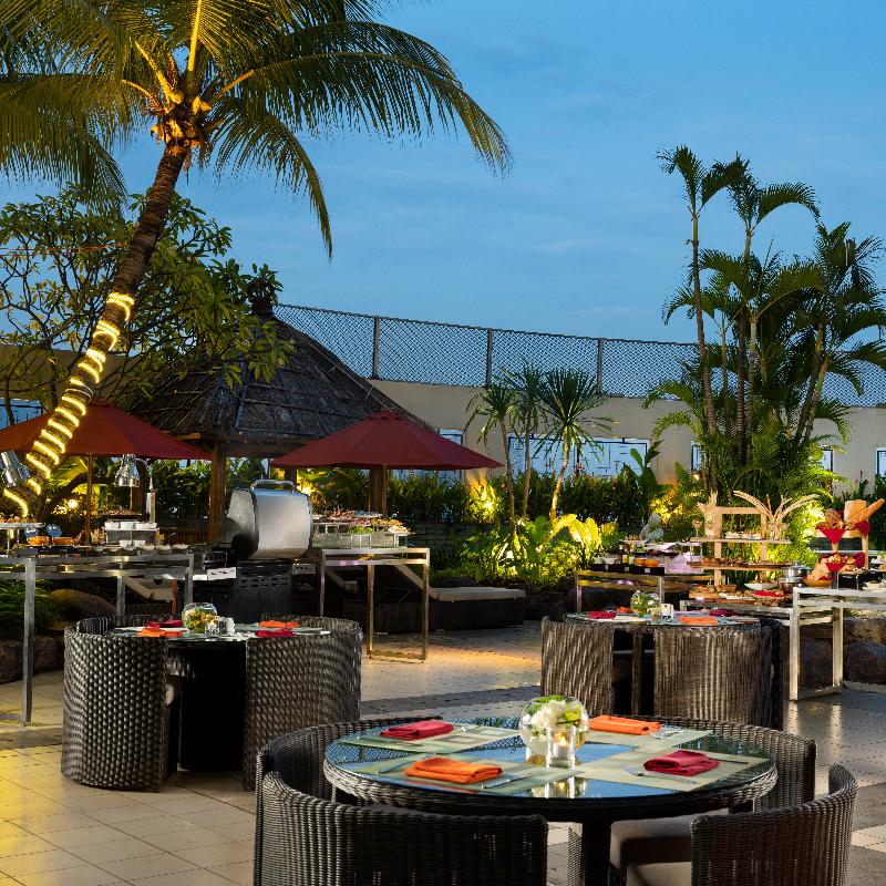 Hotel Ciputra Jakarta managed by Swiss-Belhotel - Bar