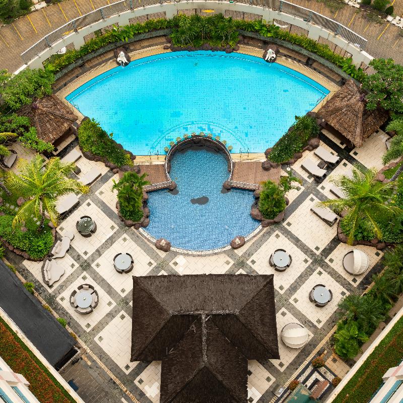 Hotel Ciputra Jakarta managed by Swiss-Belhotel - Havuz