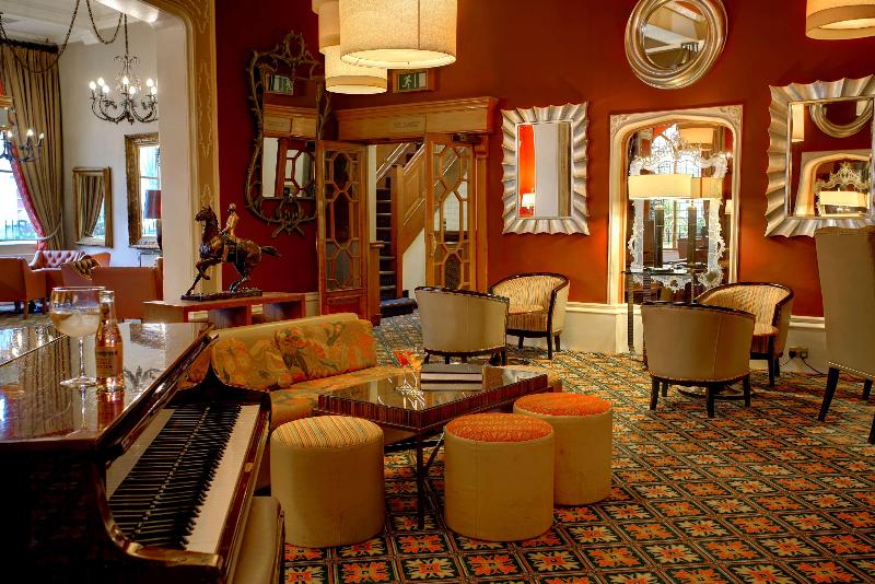 Best Western Plough & Harrow Hotel - Lobi