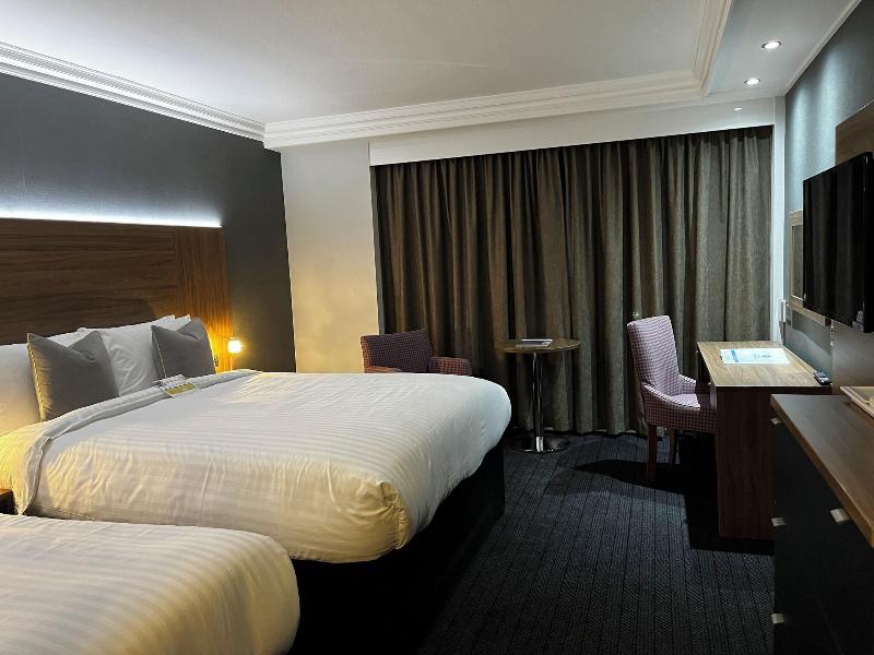 Best Western Plough & Harrow Hotel - Oda