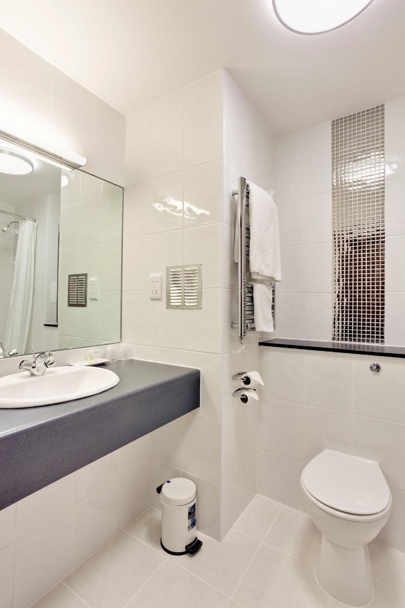 Best Western Plough & Harrow Hotel - Oda