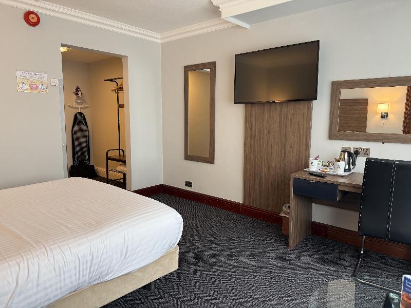 Best Western Plough & Harrow Hotel - Oda