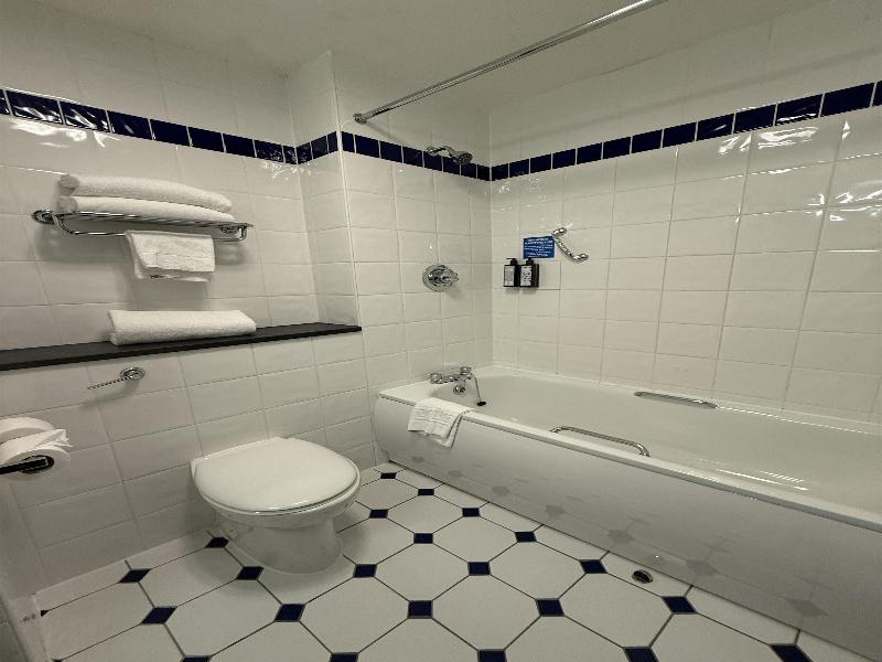 Best Western Plough & Harrow Hotel - Oda
