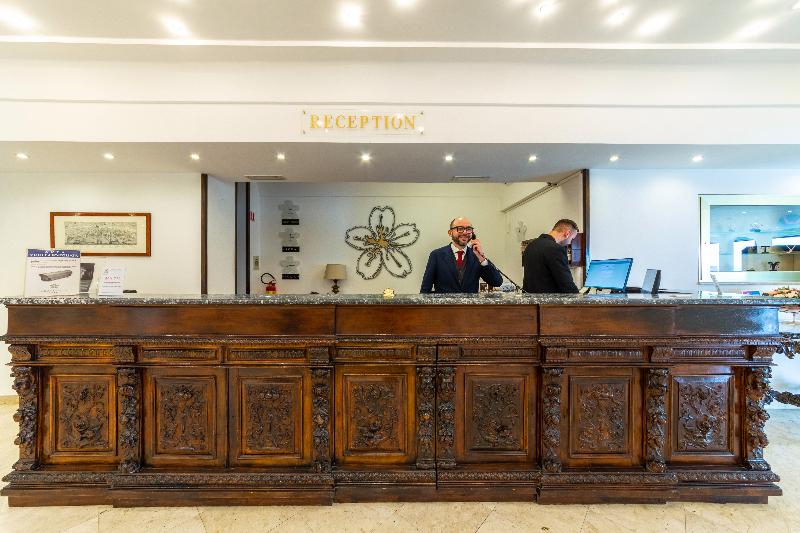 Sakura Hotel - Genel
