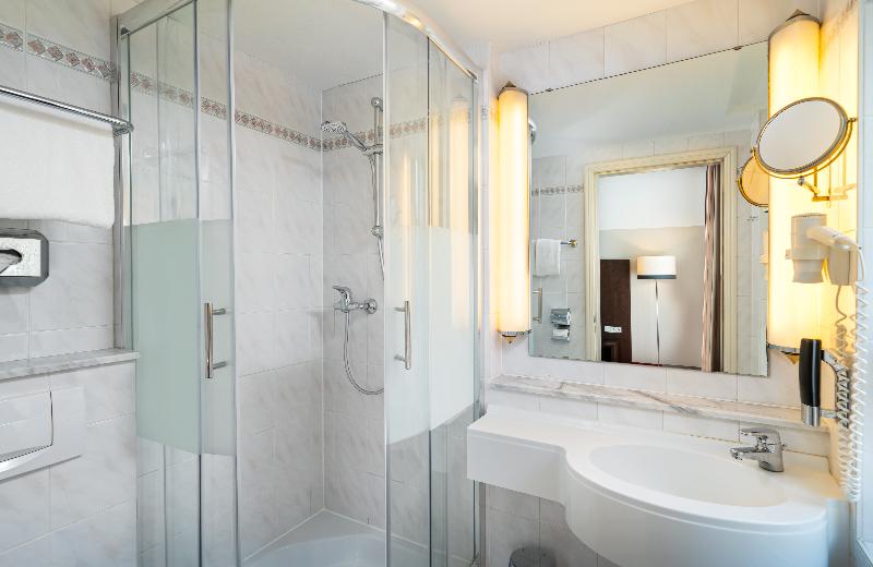 Leonardo Hotel Berlin KU’DAMM - Oda