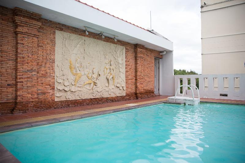 C H Hotel Chiang Mai - Havuz