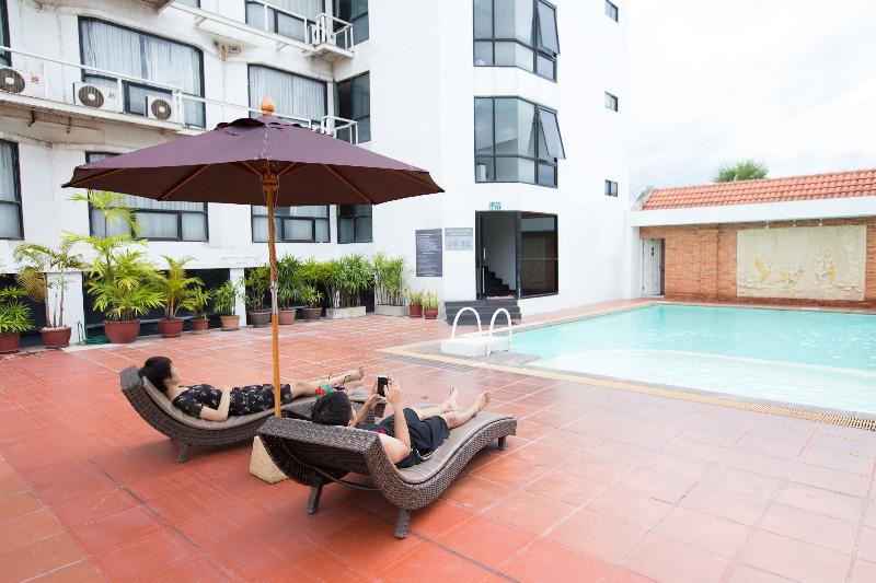 C H Hotel Chiang Mai - Havuz