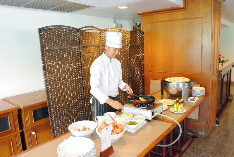 C H Hotel Chiang Mai - Restoran