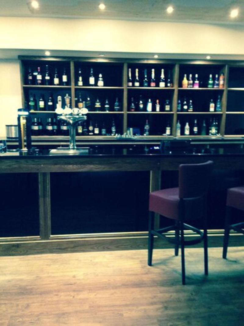 King Robert Hotel - Bar