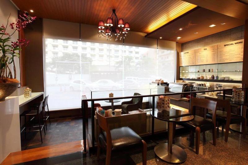 S D Avenue - Bar