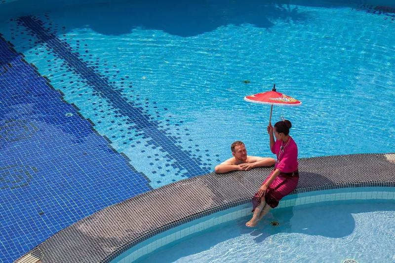 Bossotel Inn Chiang Mai - Havuz