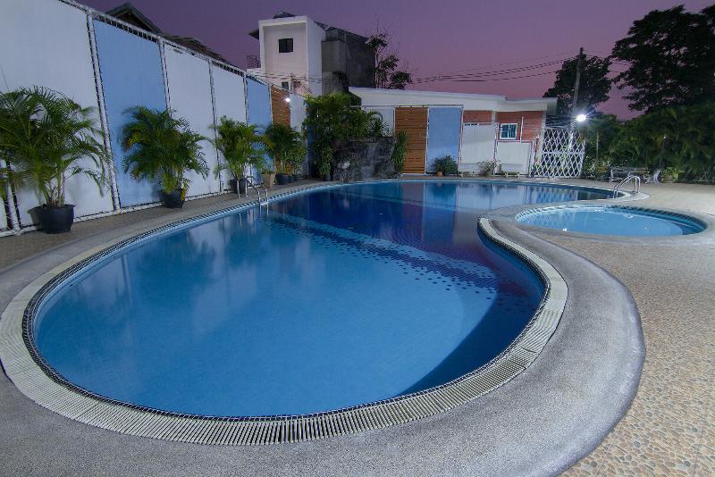 Bossotel Inn Chiang Mai - Havuz