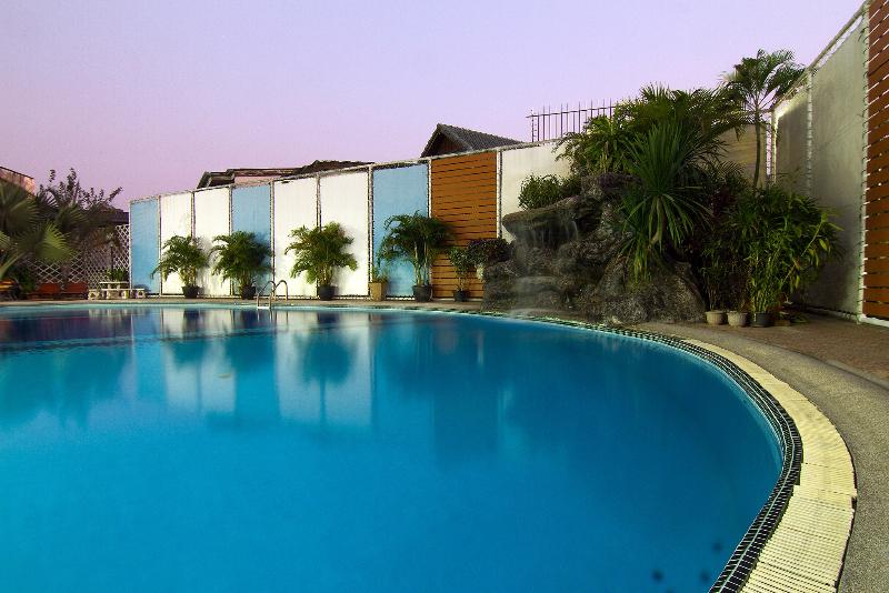 Bossotel Inn Chiang Mai - Havuz
