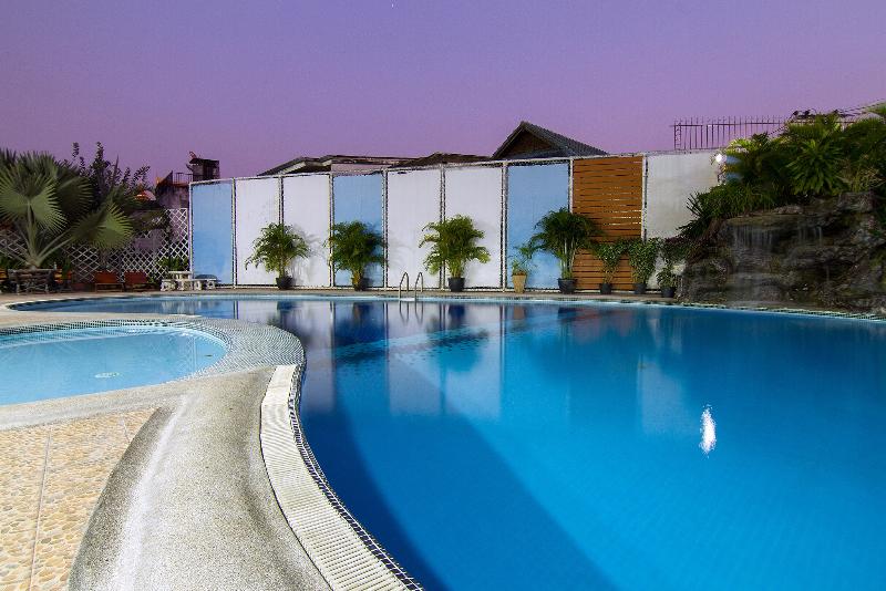 Bossotel Inn Chiang Mai - Havuz