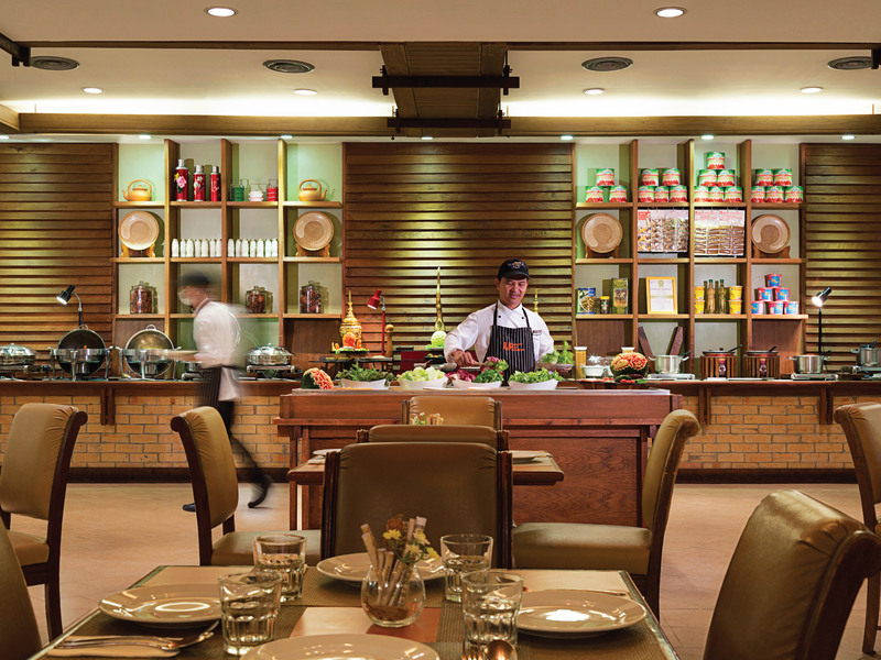 Movenpick Suriwongse Hotel Chiang Mai - Restoran