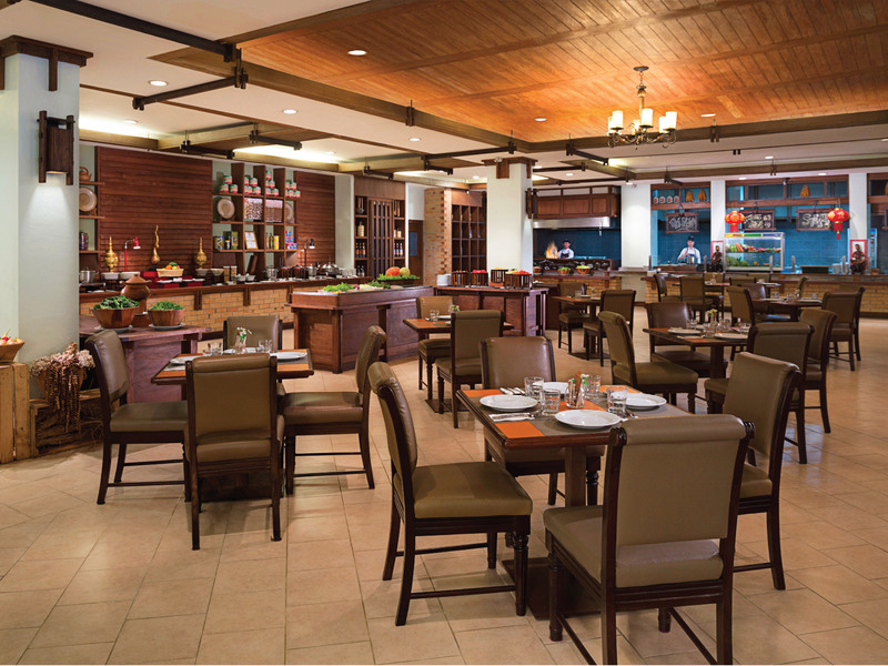 Movenpick Suriwongse Hotel Chiang Mai - Restoran