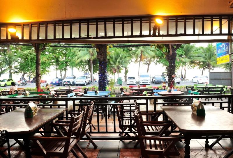 Coco Beach Hotel Jomtien Pattaya - Restoran