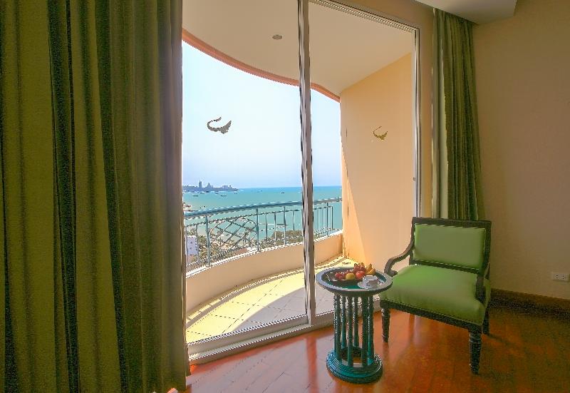Long Beach Garden Hotel and Pavilions - Teras