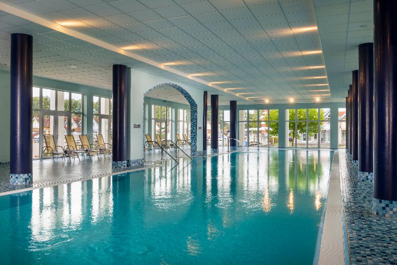 Sunday Resort Hafendorf Rheinsberg Hotel - Havuz