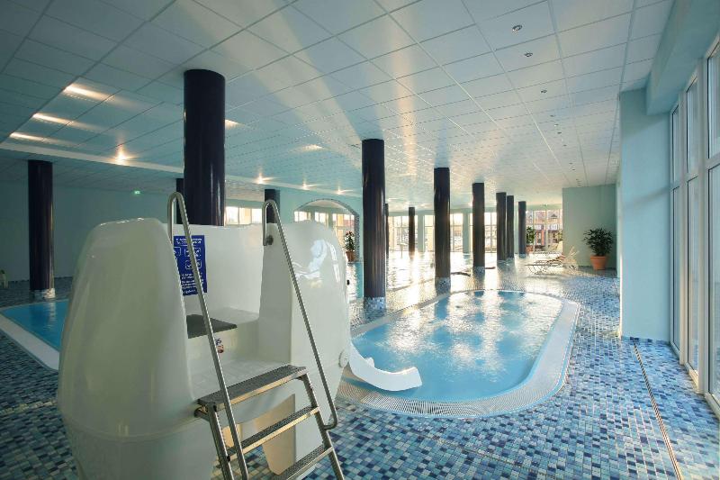 Sunday Resort Hafendorf Rheinsberg Hotel - Havuz