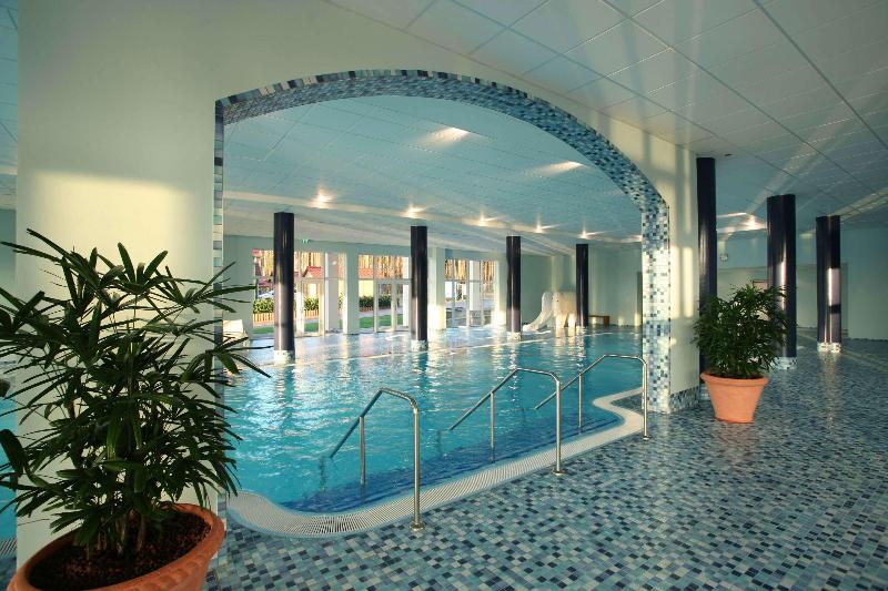 Sunday Resort Hafendorf Rheinsberg Hotel - Havuz