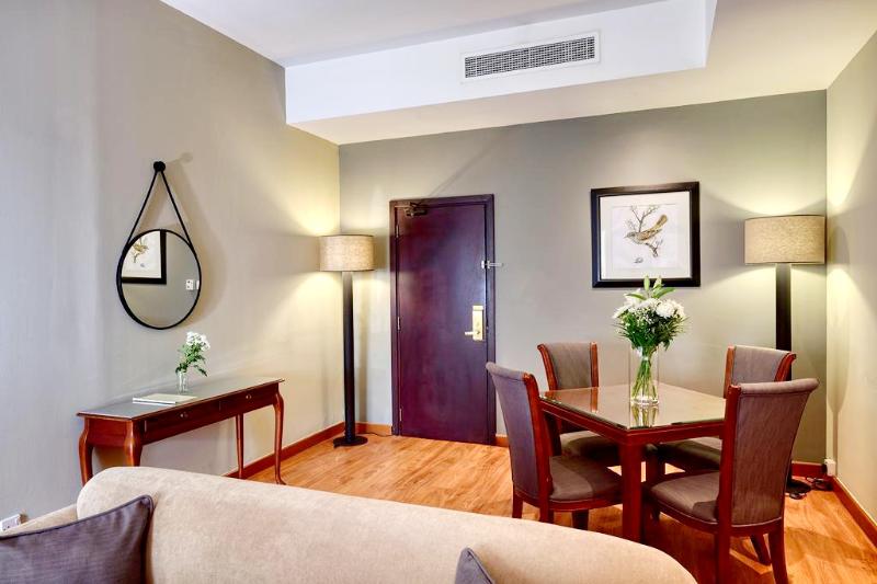 Majestic City Retreat Hotel - Oda