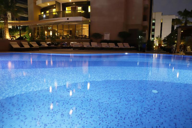 Majestic City Retreat Hotel - Havuz