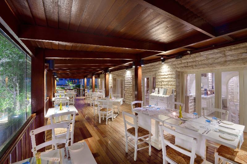 Majestic City Retreat Hotel - Restoran