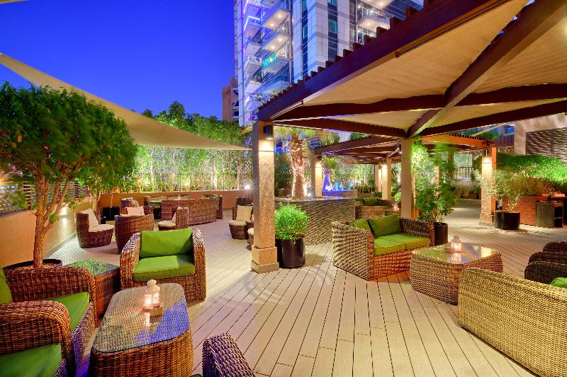 Majestic City Retreat Hotel - Teras