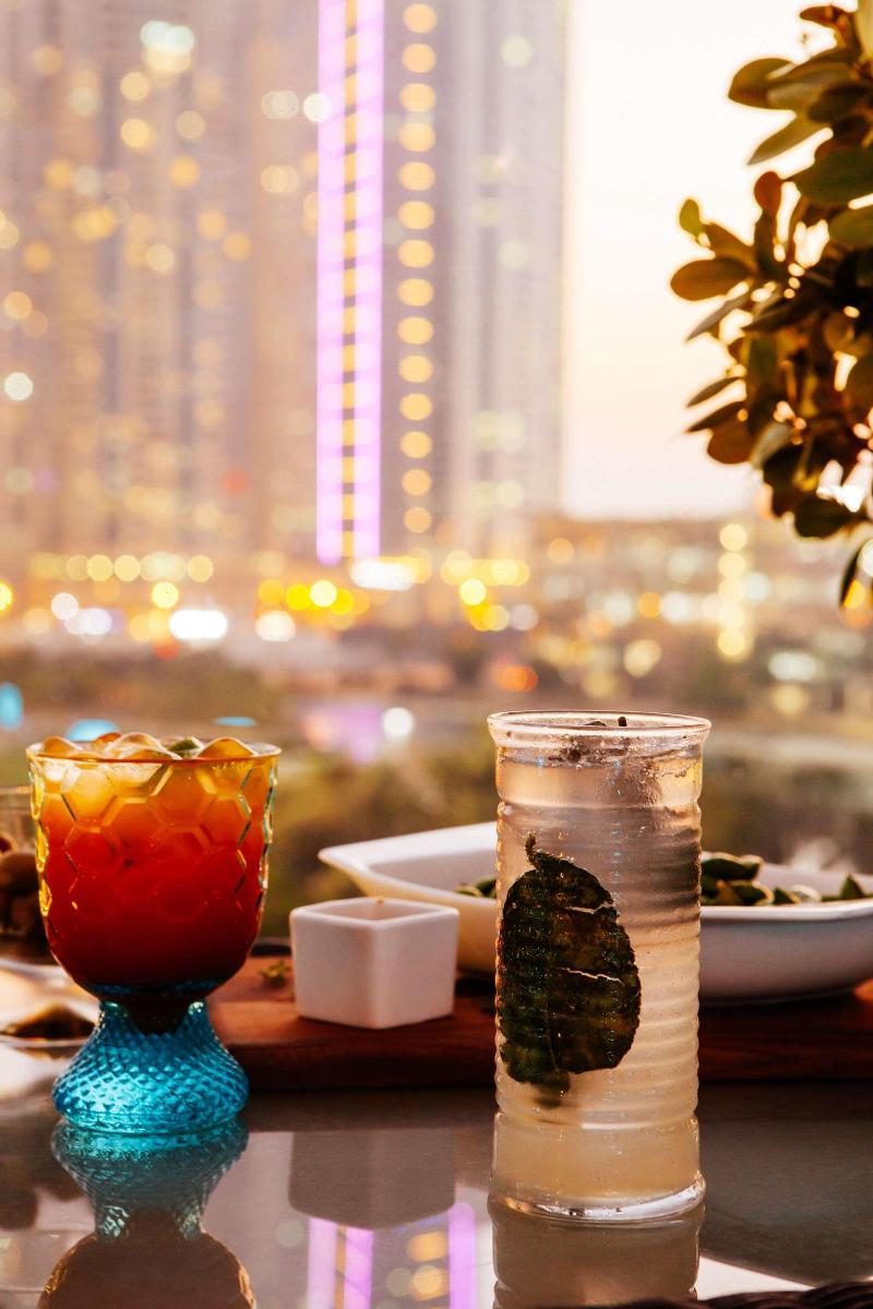 Radisson Blu Hotel, Dubai Media City - Bar