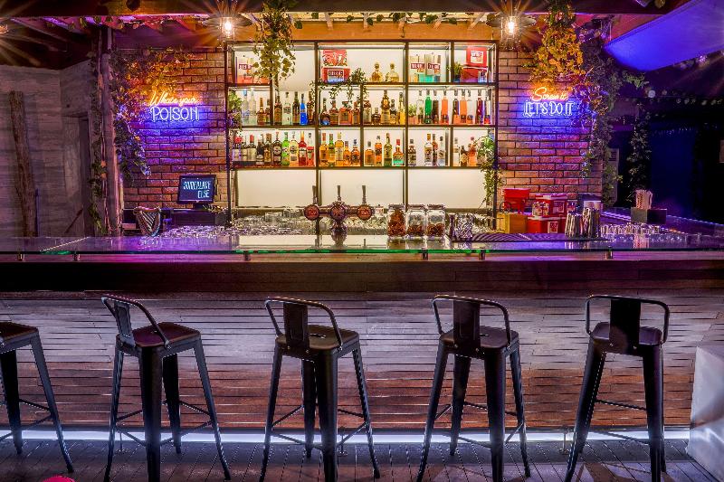 Radisson Blu Hotel, Dubai Media City - Bar