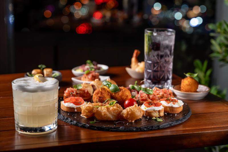 Radisson Blu Hotel, Dubai Media City - Bar