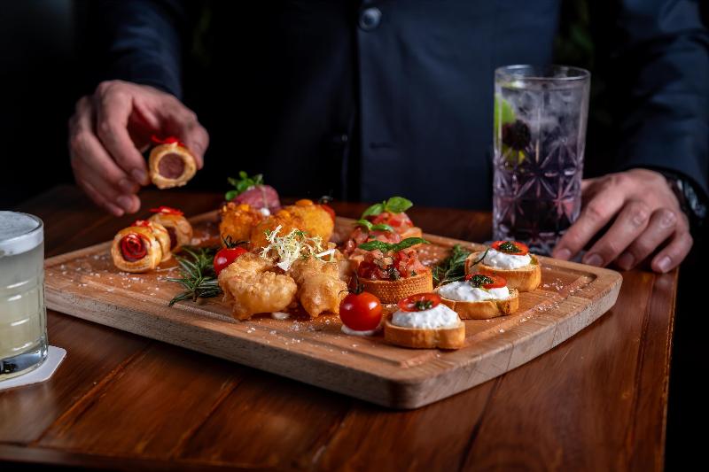 Radisson Blu Hotel, Dubai Media City - Bar