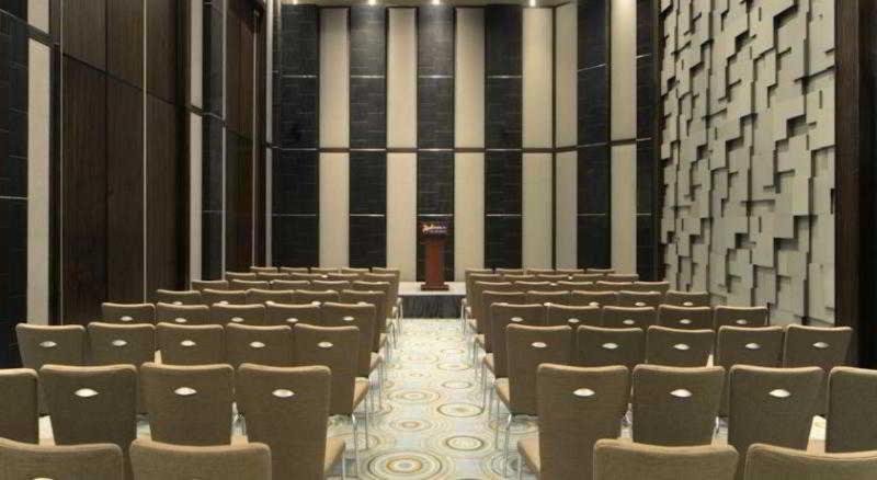 Radisson Blu Hotel, Dubai Media City - Toplantı