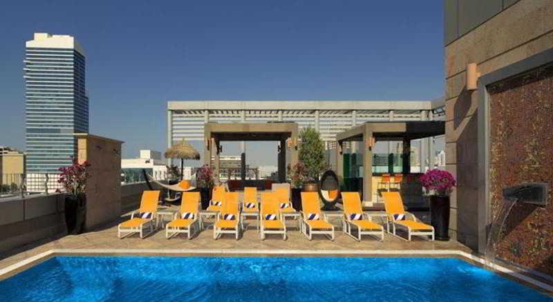 Radisson Blu Hotel, Dubai Media City - Havuz