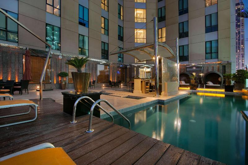 Radisson Blu Hotel, Dubai Media City - Havuz