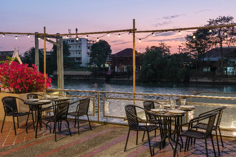 Ayothaya Riverside Hotel - Restoran