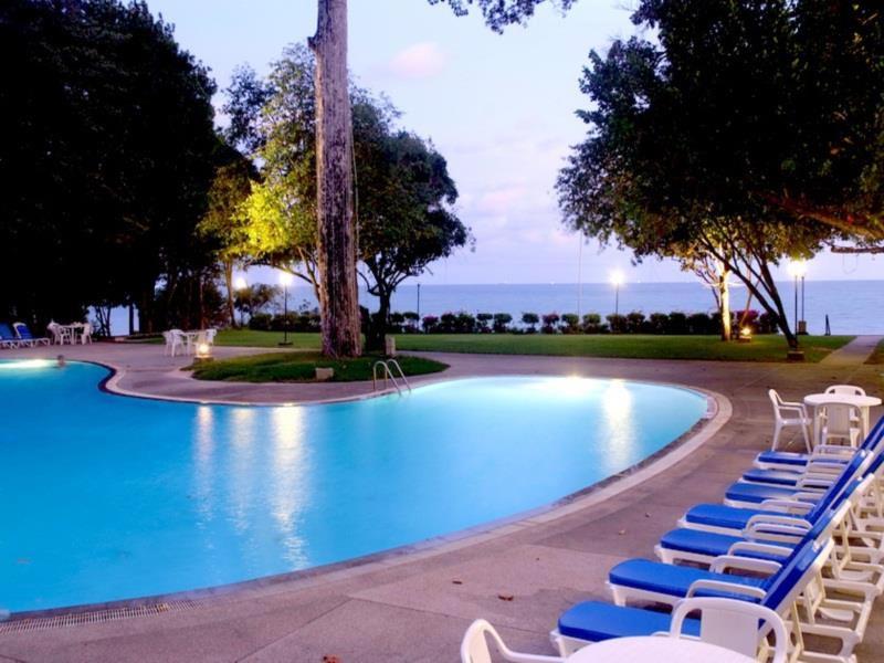 Purimas Beach Hotel Rayong - Havuz
