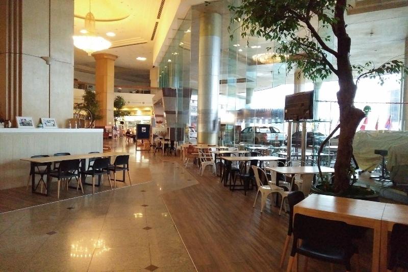 Thumrin Thana - Bar