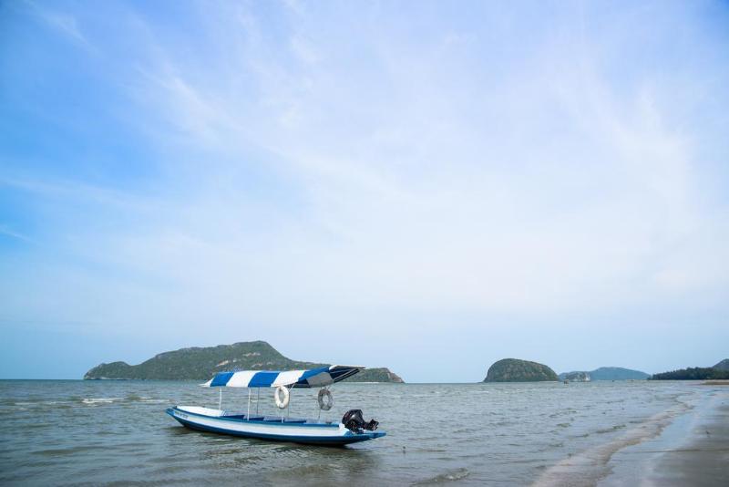 Dolphin Bay Beach Resort - Genel