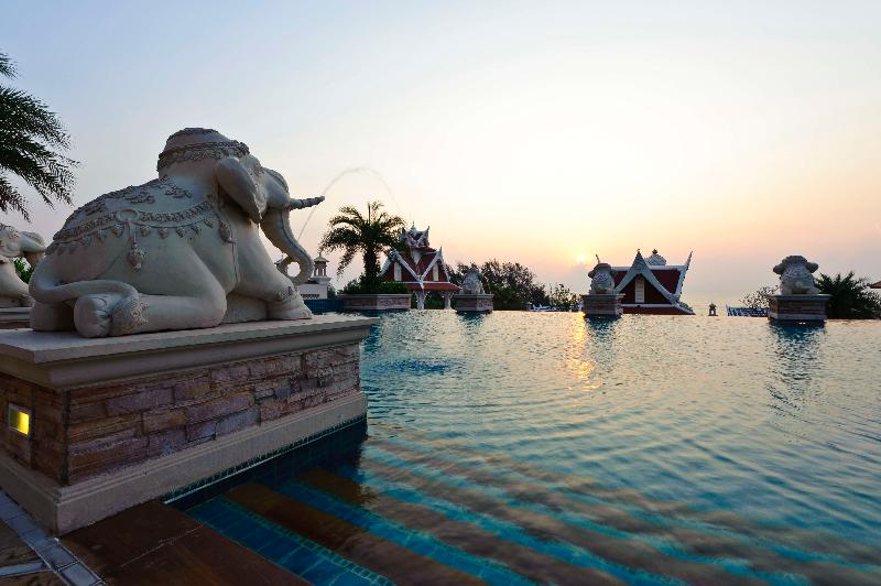 Grand Pacific Sovereign Resort & Spa - Havuz