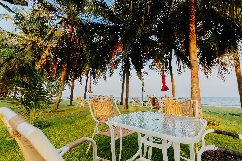 Grand Pacific Sovereign Resort & Spa - Plaj