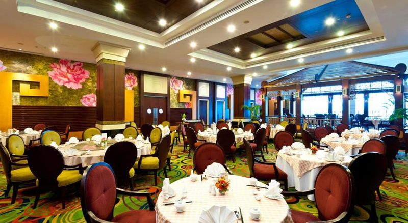 Grand Pacific Sovereign Resort & Spa - Restoran