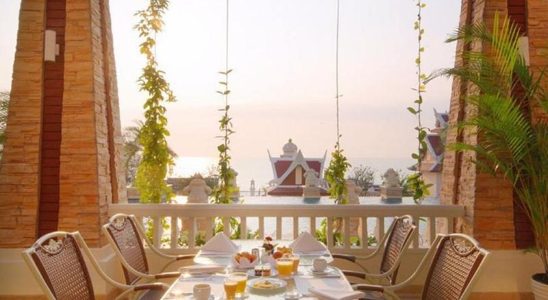 Grand Pacific Sovereign Resort & Spa - Restoran