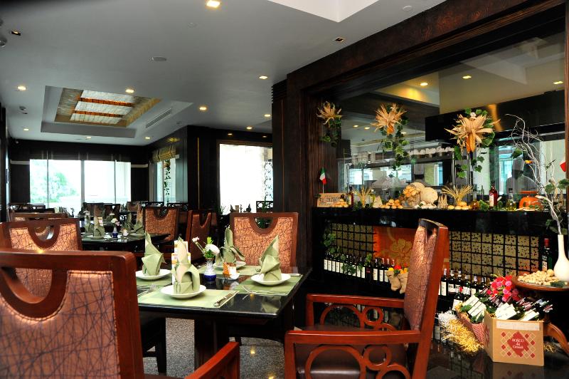 Grand Pacific Sovereign Resort & Spa - Restoran